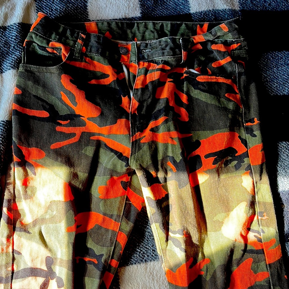 size 34 orange camouflage pants from rue 21
